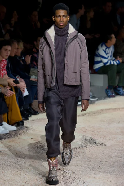 Look 14